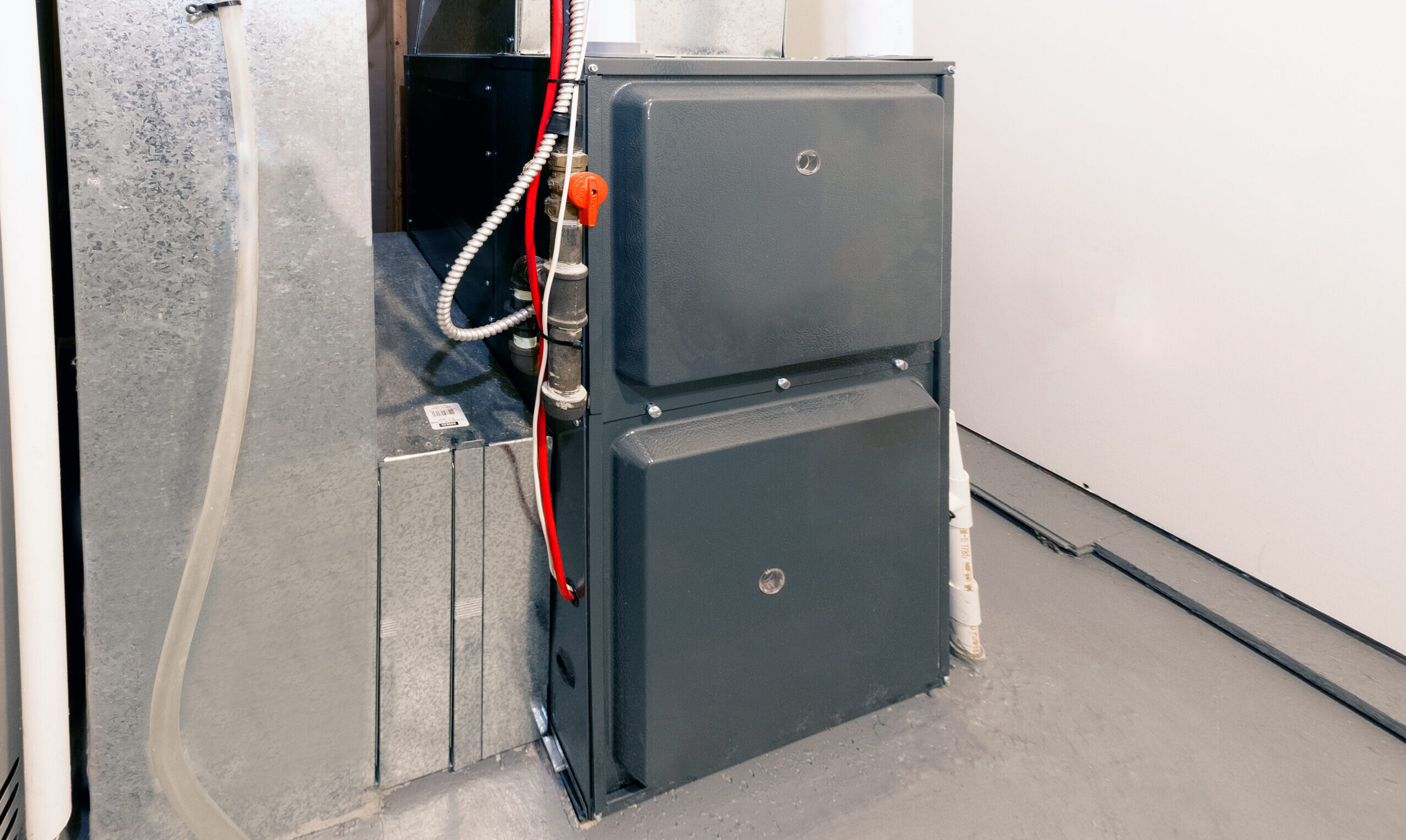 A home high energy efficient furnace in a basement